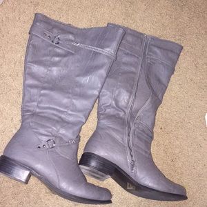 Size 9 Journee Collection boots